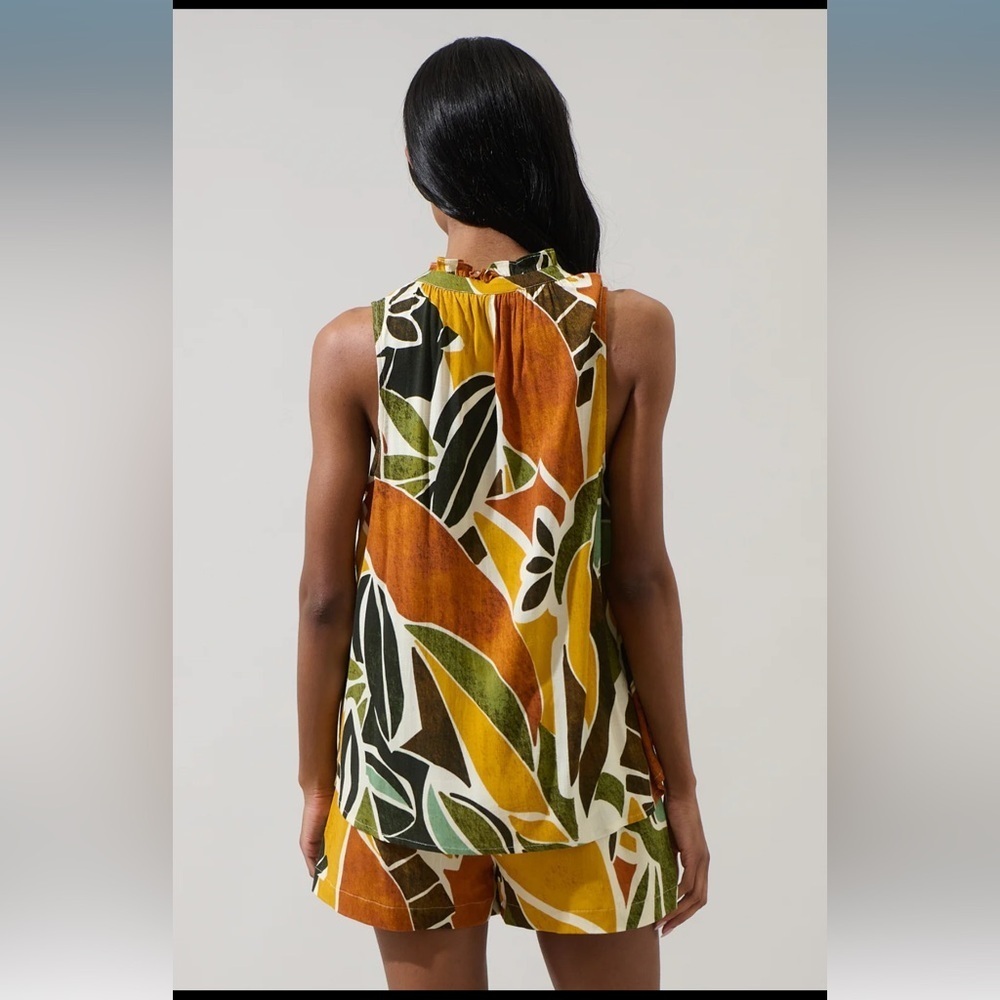 SugarLips Renia Tropical Miley Sleeveless Blouse & Wave High Waisted Shorts Set - Picture 3 of 9